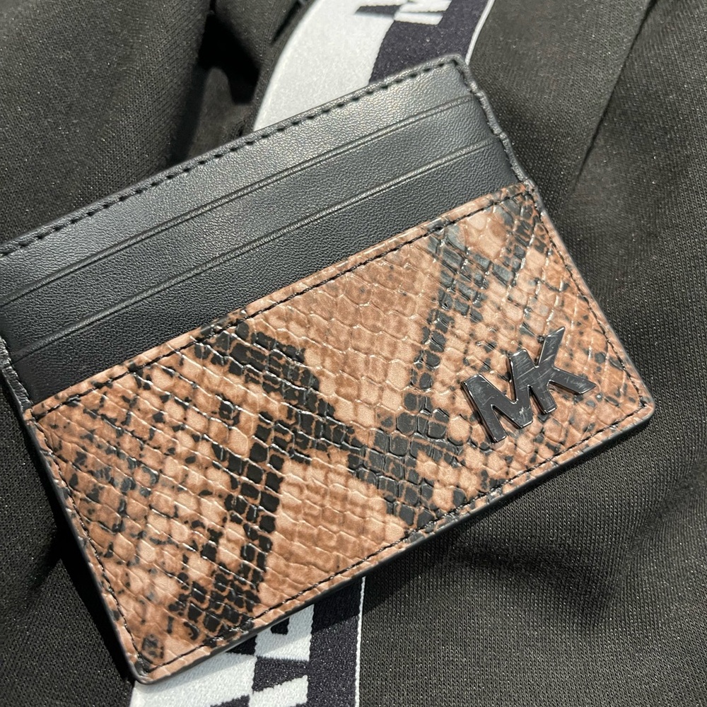 MICHAEL KORS Cyrus Snake Embossed Tall Card Case
Driftwood 
NWT - Picture 8 of 16